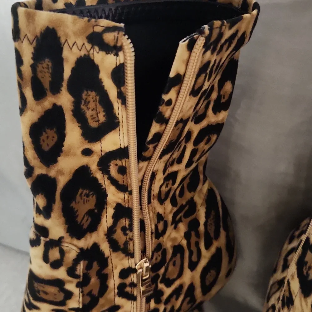 NWOT AZLEA WANG Leopard Print Stiletto Ankle Boots Size 11. - Picture 5 of 14
